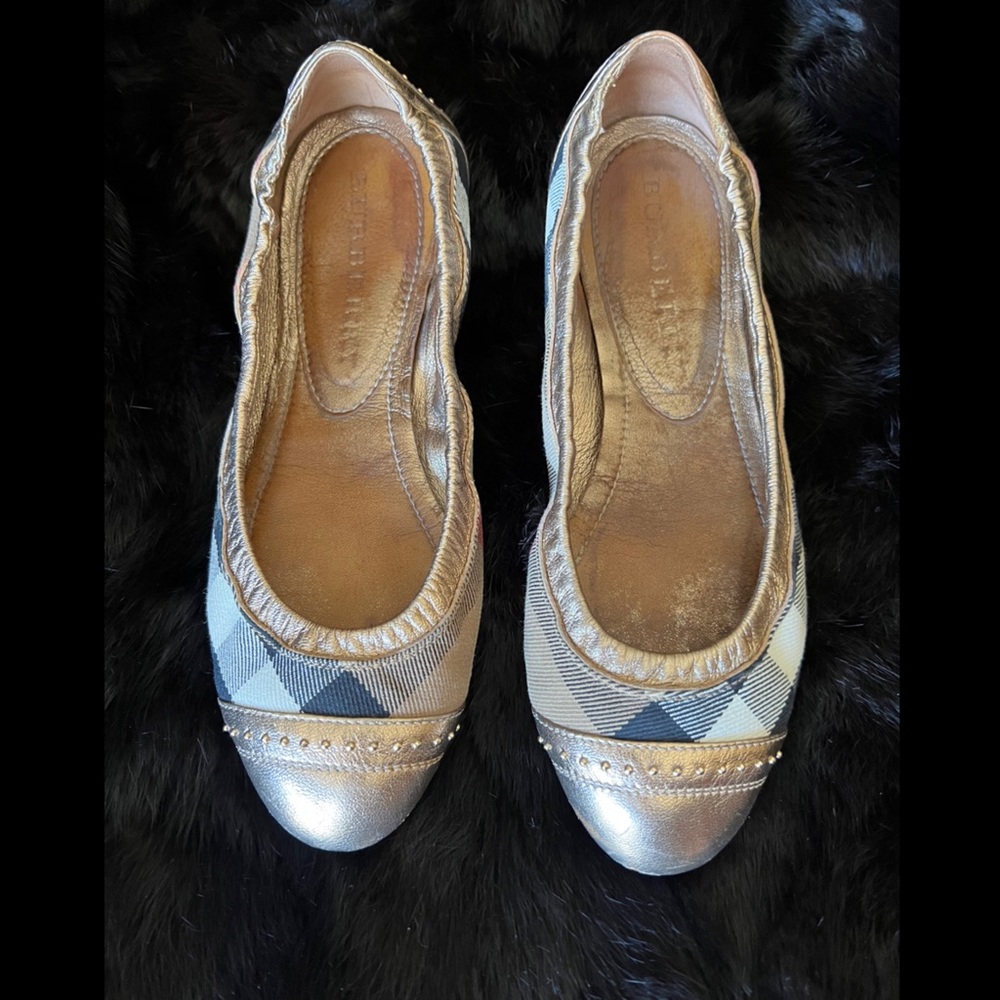 BURBERRY FLATS SHOES.